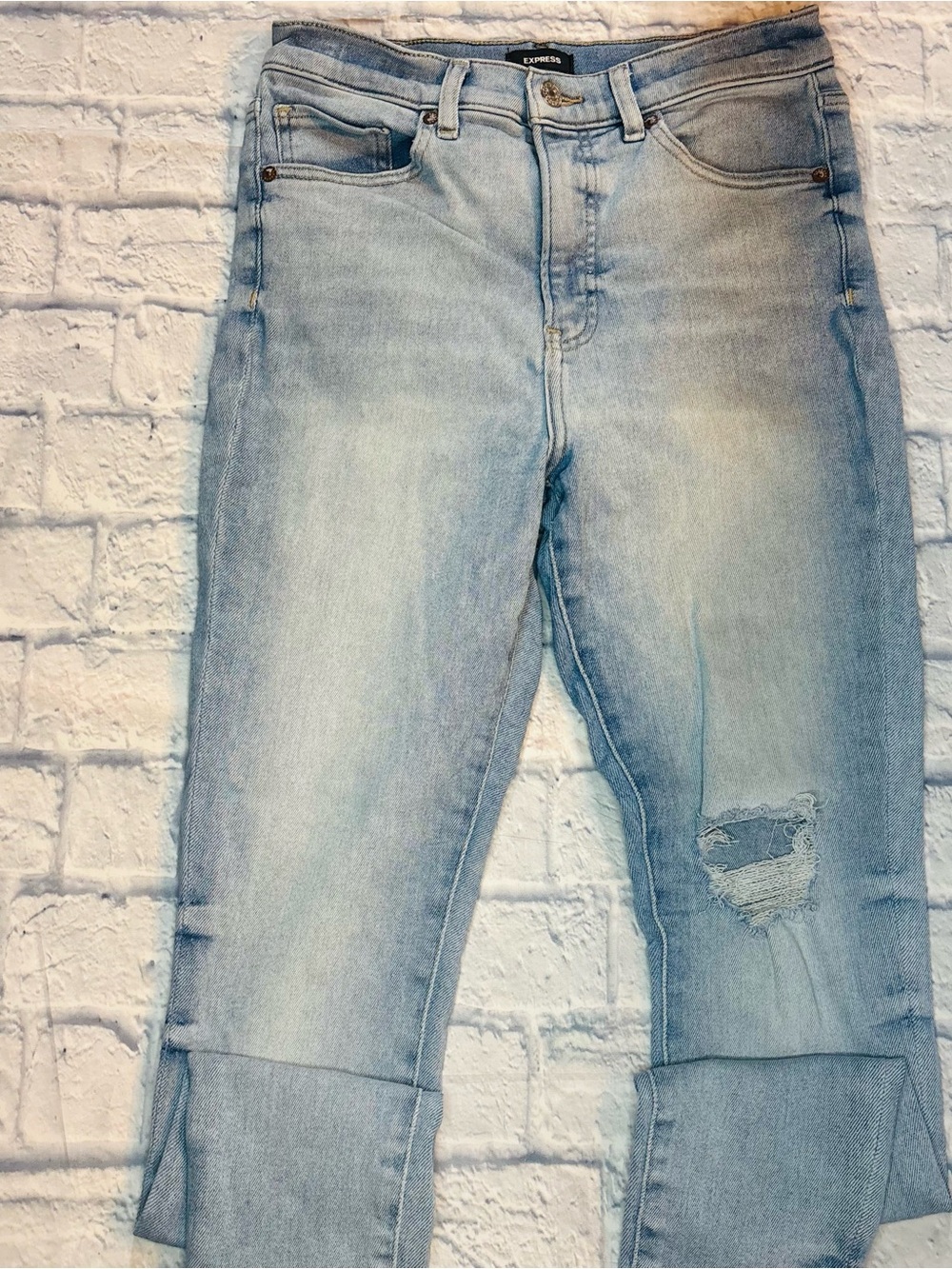 Women’s Express Light Wash High-Rise Jean Size 8R Ripped Knee